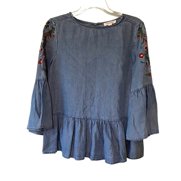 beachlunchlounge Tops - Beachlunchlounge chambray embroidered Peplum Blouse Sz XS